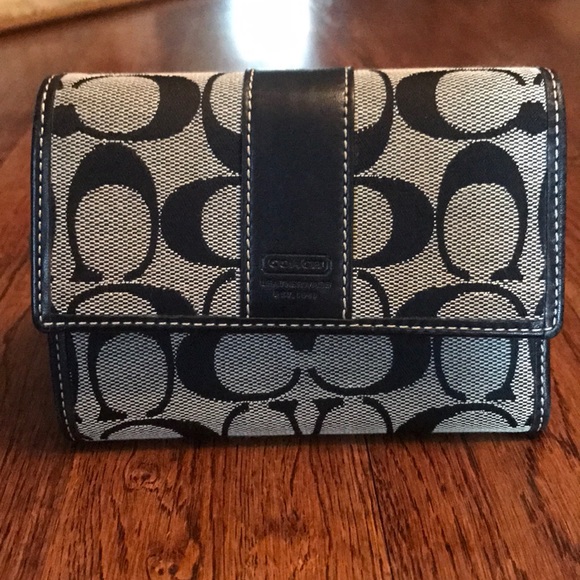 Coach Handbags - 💯 Authentic Coach Wallet